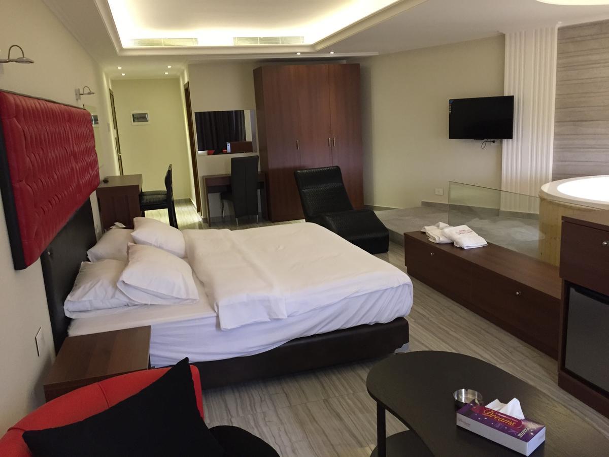 Aphrodite Hotel Ţabarjā Dış mekan fotoğraf